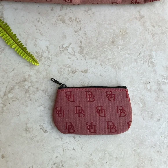 Dooney & Bourke Vintage Logo Tote Bag & Pouch - Picture 4 of 4